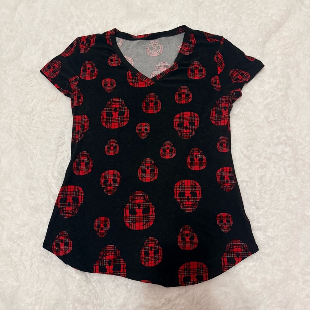 No Boundaries Black V-Neck Tee with Red Plaid Skull Print